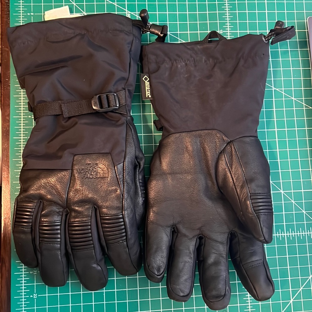 The North Face Men’s Montana E-Tip Gaunlet Gloves